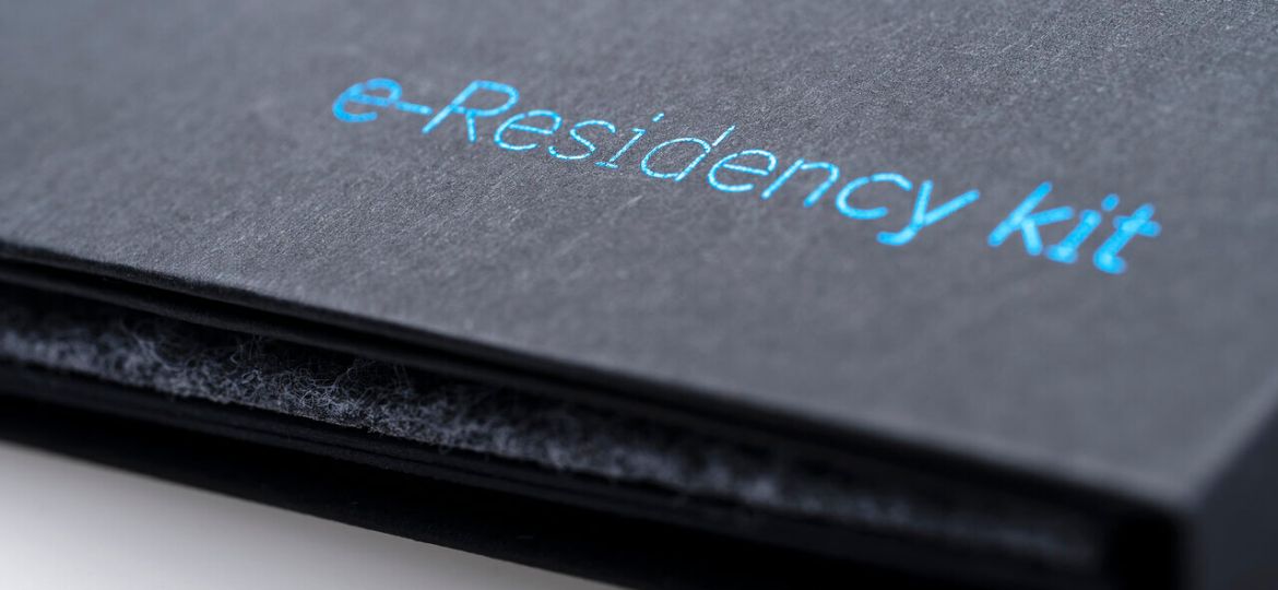 close-up-image-of-black-e-Residency-kit