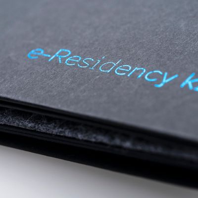 close-up-image-of-black-e-Residency-kit